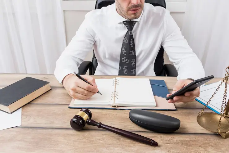 Top lawyer-with-smartphone