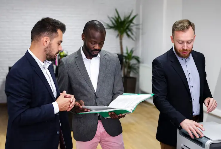 Top medium-shot-business-men