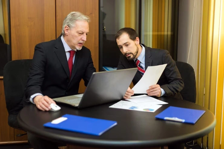 Global Contract Structuring With Legal Expertise